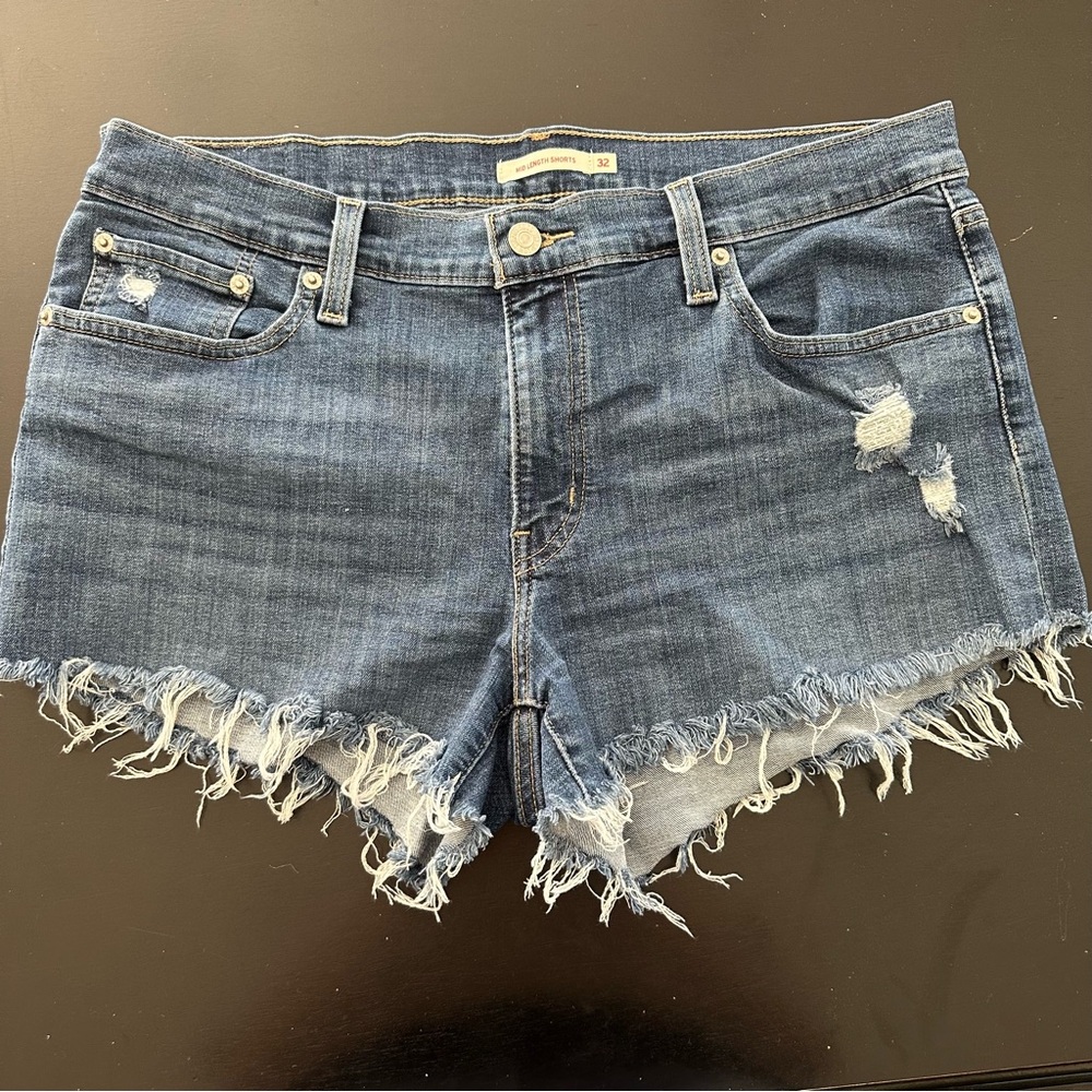 Levi Strauss & Co Mid Length Shorts Size 32